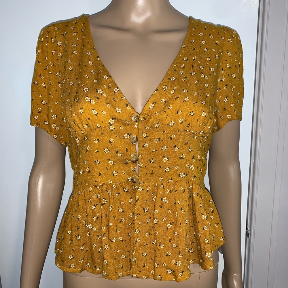 Mustard yellow floral shirt new with tags size med